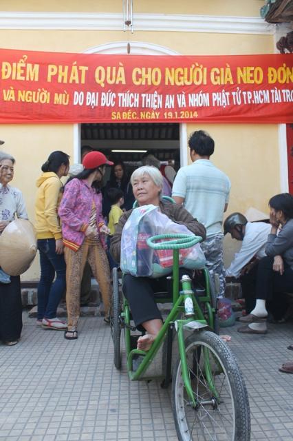 Đồng Tháp: Tặng Quà Tết Cho Người Nghèo