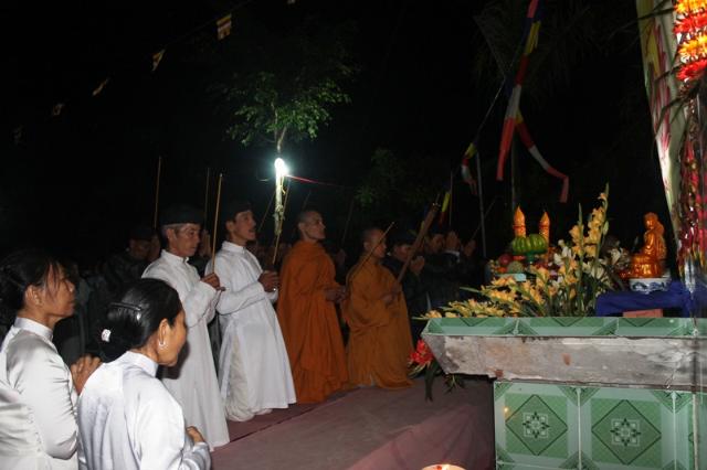 Đồng Tháp: Lễ Hoa Đăng Khai Đàn Dược Sư