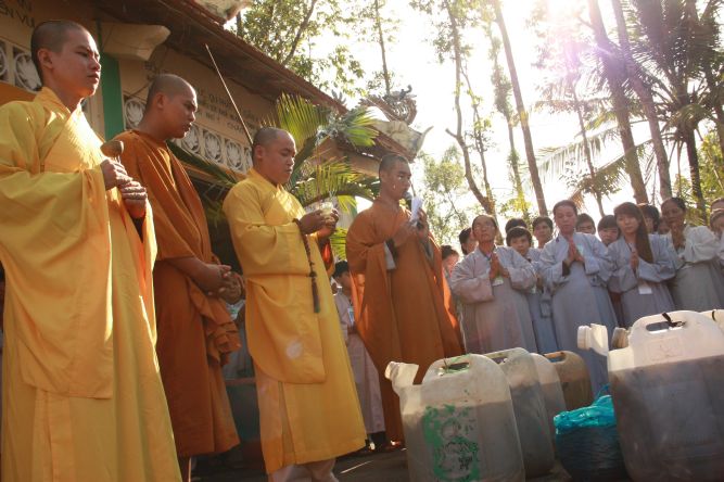 Đồng Tháp: Lễ phóng sanh tại khóa tu chùa Hoa Lâm
