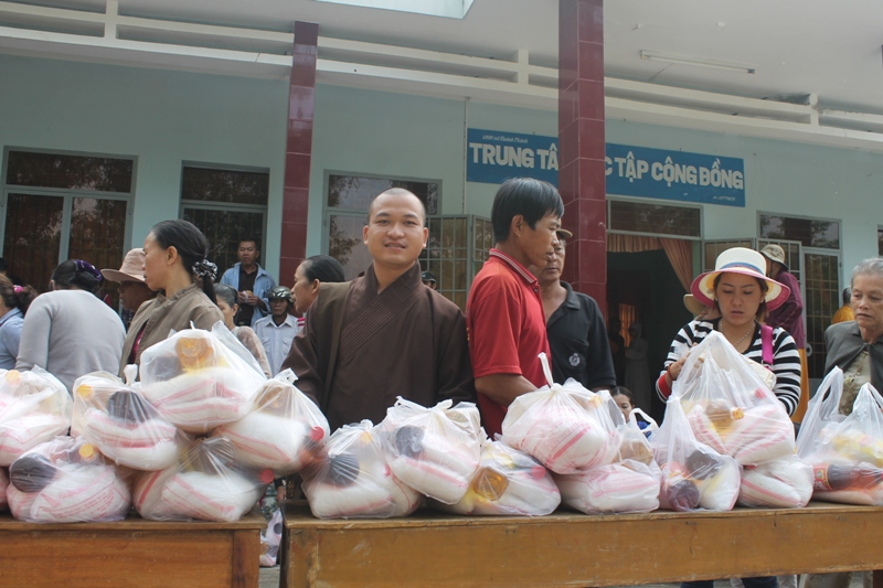 Chuyên ngành Pali khóa 7 Học viện PGVN tại Tp. HCM từ thiện