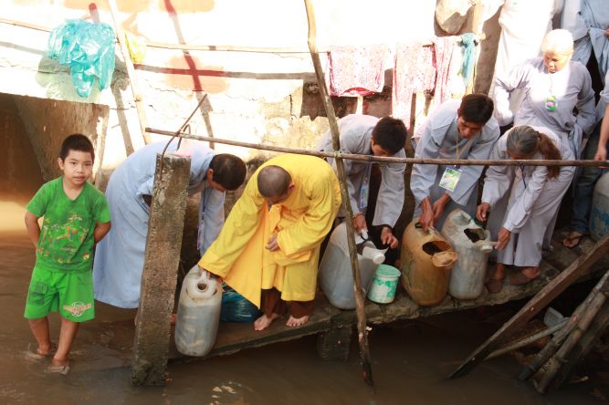 Đồng Tháp: Lễ phóng sanh tại khóa tu chùa Hoa Lâm