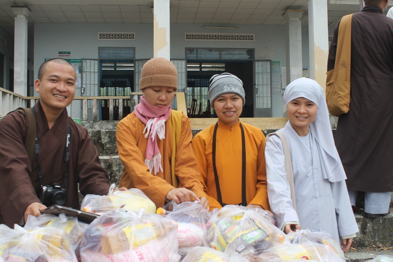 Chuyên ngành Pali khóa 7 Học viện PGVN tại Tp. HCM từ thiện