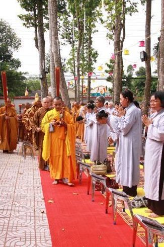 Đồng Tháp: Lễ an vị 19 tôn tượng đức Phật A Di Đà tại chùa Hoa Lâm
