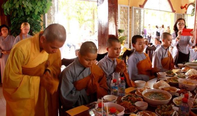 Đồng Tháp: Lễ an vị 19 tôn tượng đức Phật A Di Đà tại chùa Hoa Lâm