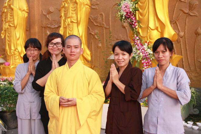 Đồng Tháp: Thiêng liêng, mầu nhiệm đêm hội hoa đăng tại chùa Hoa Lâm
