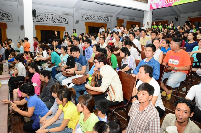 Hàng ngàn người háo hức xem phim Cuộc Đời Đức Phật cùng công chúa Thái Lan