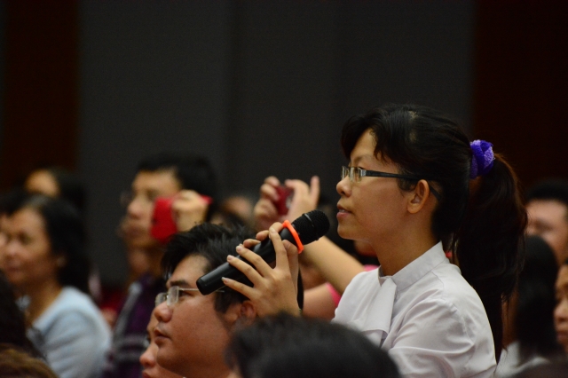Hàng ngàn người háo hức xem phim Cuộc Đời Đức Phật cùng công chúa Thái Lan