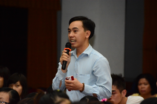 Hàng ngàn người háo hức xem phim Cuộc Đời Đức Phật cùng công chúa Thái Lan