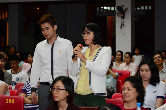 Hàng ngàn người háo hức xem phim Cuộc Đời Đức Phật cùng công chúa Thái Lan