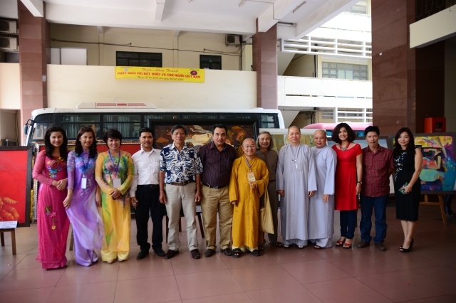 TP. HCM: Khai mạc triển lãm tranh &quot;Đất nước, con người Việt Nam với Phật giáo&quot;