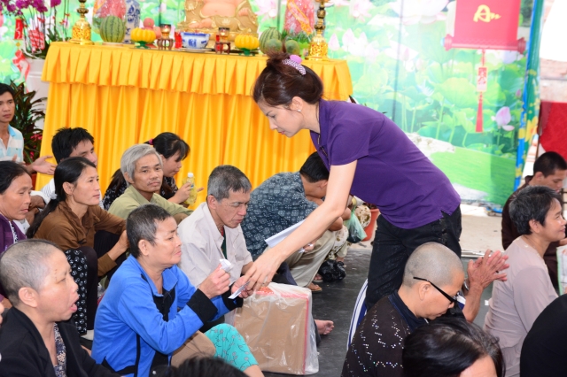 Quỹ Từ Thiện ĐPNN: Chương trình Quà Tết Yêu Thương 2014 đợt 3 tại chùa Giác Ngộ