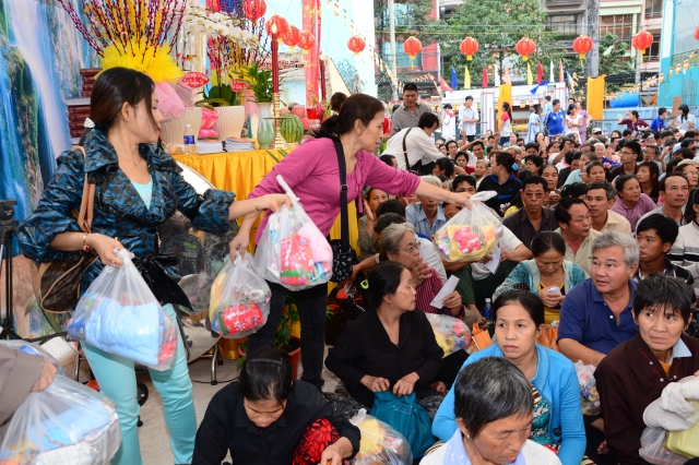 Quỹ Từ Thiện ĐPNN: Chương trình Quà Tết Yêu Thương 2014 đợt 3 tại chùa Giác Ngộ