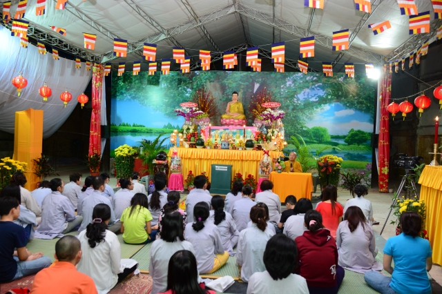 Chùm ảnh: Lễ đón giao thừa Giáp Ngọ 2014 tại chùa Giác Ngộ
