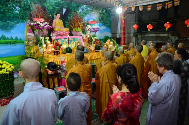 Chùm ảnh: Lễ đón giao thừa Giáp Ngọ 2014 tại chùa Giác Ngộ