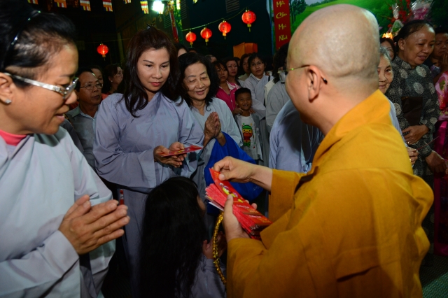 Chùm ảnh: Lễ đón giao thừa Giáp Ngọ 2014 tại chùa Giác Ngộ