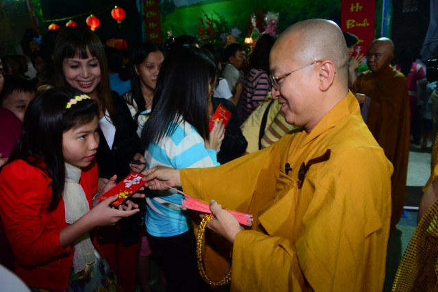 Chùm ảnh: Lễ đón giao thừa Giáp Ngọ 2014 tại chùa Giác Ngộ