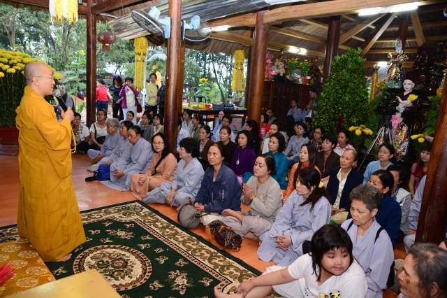 Chùm ảnh: Chùa Giác Ngộ tổ chức hành hương thập tự đầu năm Giáp Ngọ 2014
