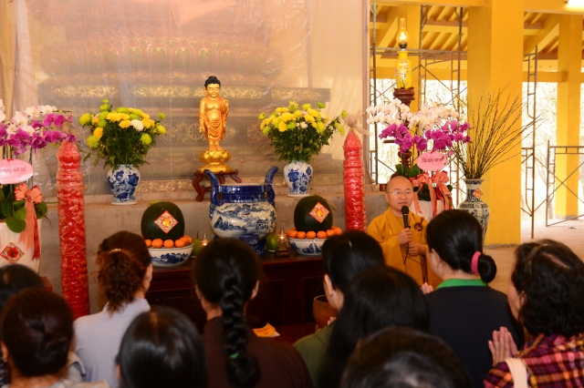 Chùm ảnh: Chùa Giác Ngộ tổ chức hành hương thập tự đầu năm Giáp Ngọ 2014
