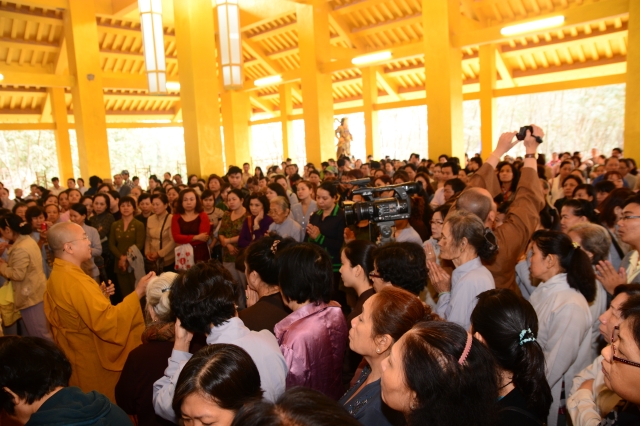 Chùm ảnh: Chùa Giác Ngộ tổ chức hành hương thập tự đầu năm Giáp Ngọ 2014