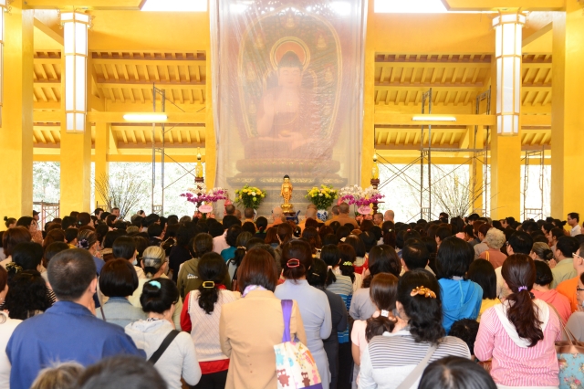 Chùm ảnh: Chùa Giác Ngộ tổ chức hành hương thập tự đầu năm Giáp Ngọ 2014