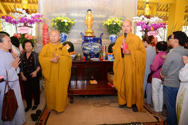 Chùm ảnh: Chùa Giác Ngộ tổ chức hành hương thập tự đầu năm Giáp Ngọ 2014