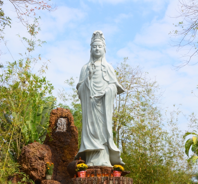 Chùm ảnh: Chùa Giác Ngộ tổ chức hành hương thập tự đầu năm Giáp Ngọ 2014