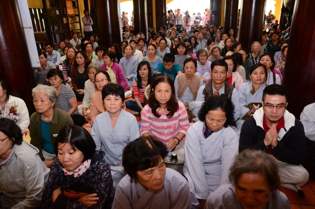 Chùm ảnh: Chùa Giác Ngộ tổ chức hành hương thập tự đầu năm Giáp Ngọ 2014