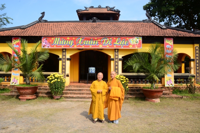 Chùm ảnh: Chùa Giác Ngộ tổ chức hành hương thập tự đầu năm Giáp Ngọ 2014