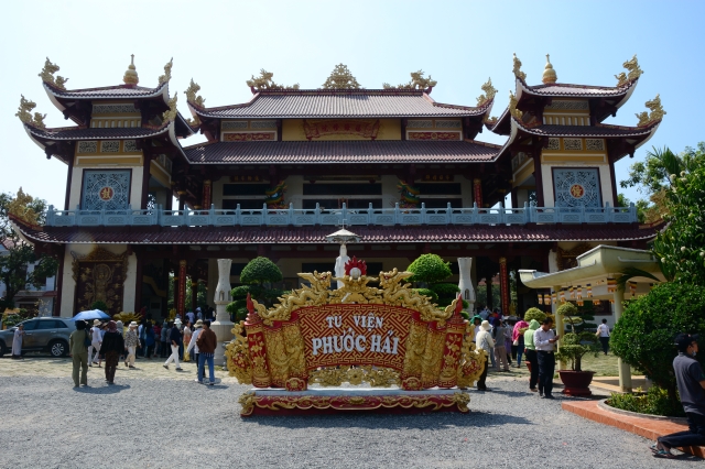 Chùm ảnh: Chùa Giác Ngộ tổ chức hành hương thập tự đầu năm Giáp Ngọ 2014