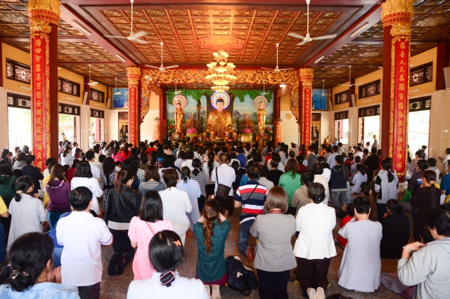 Chùm ảnh: Chùa Giác Ngộ tổ chức hành hương thập tự đầu năm Giáp Ngọ 2014
