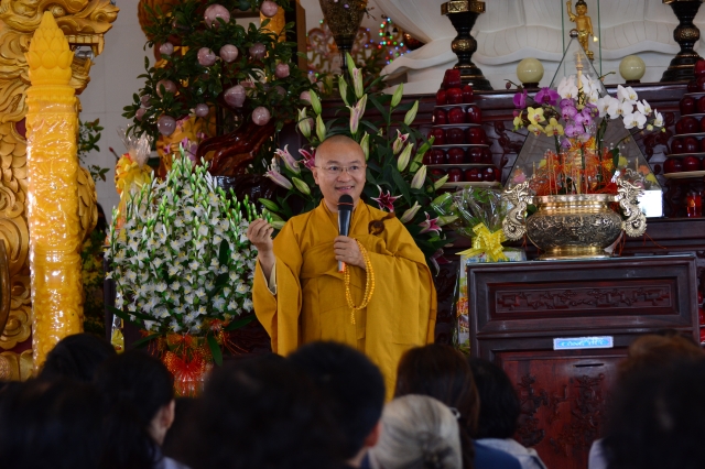 Chùm ảnh: Chùa Giác Ngộ tổ chức hành hương thập tự đầu năm Giáp Ngọ 2014