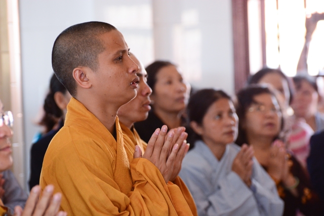 Chùm ảnh: Chùa Giác Ngộ tổ chức hành hương thập tự đầu năm Giáp Ngọ 2014