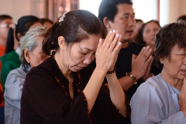 Chùm ảnh: Chùa Giác Ngộ tổ chức hành hương thập tự đầu năm Giáp Ngọ 2014