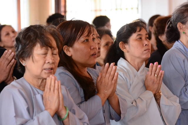 Chùm ảnh: Chùa Giác Ngộ tổ chức hành hương thập tự đầu năm Giáp Ngọ 2014
