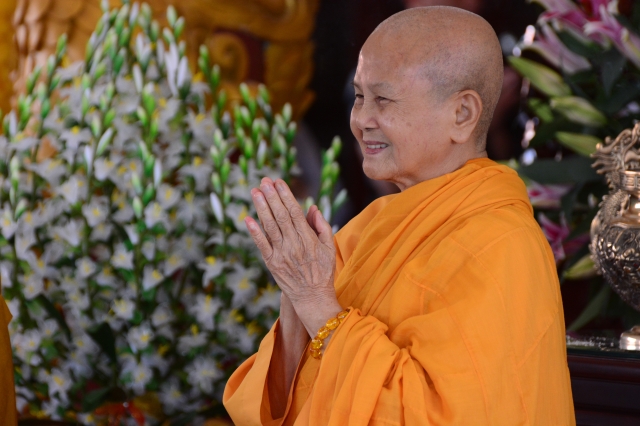 Chùm ảnh: Chùa Giác Ngộ tổ chức hành hương thập tự đầu năm Giáp Ngọ 2014