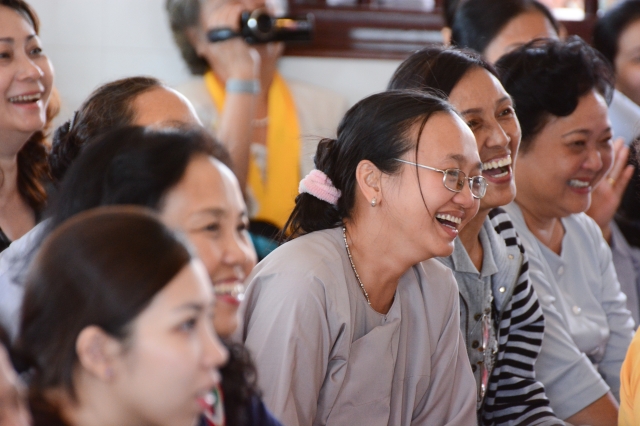 Chùm ảnh: Chùa Giác Ngộ tổ chức hành hương thập tự đầu năm Giáp Ngọ 2014