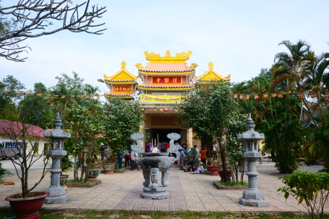 Chùm ảnh: Chùa Giác Ngộ tổ chức hành hương thập tự đầu năm Giáp Ngọ 2014