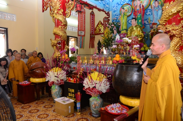 Chùm ảnh: Chùa Giác Ngộ tổ chức hành hương thập tự đầu năm Giáp Ngọ 2014