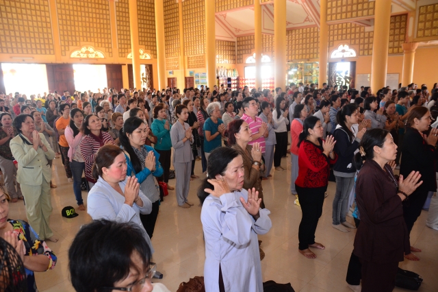 Chùm ảnh: Chùa Giác Ngộ tổ chức hành hương thập tự đầu năm Giáp Ngọ 2014