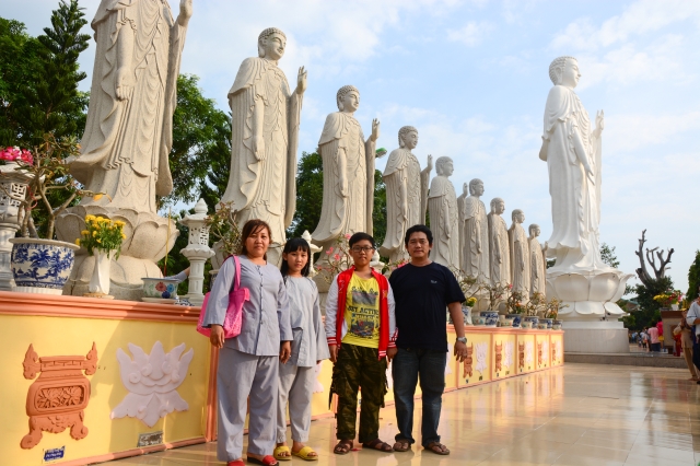 Chùm ảnh: Chùa Giác Ngộ tổ chức hành hương thập tự đầu năm Giáp Ngọ 2014