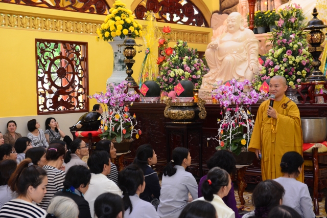 Chùm ảnh: Chùa Giác Ngộ tổ chức hành hương thập tự đầu năm Giáp Ngọ 2014