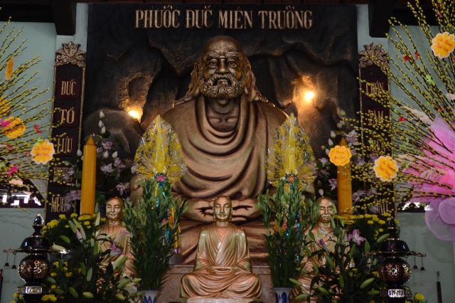 Chùm ảnh: Chùa Giác Ngộ tổ chức hành hương thập tự đầu năm Giáp Ngọ 2014