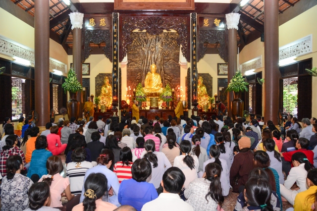 Chùm ảnh: Chùa Giác Ngộ tổ chức hành hương thập tự đầu năm Giáp Ngọ 2014