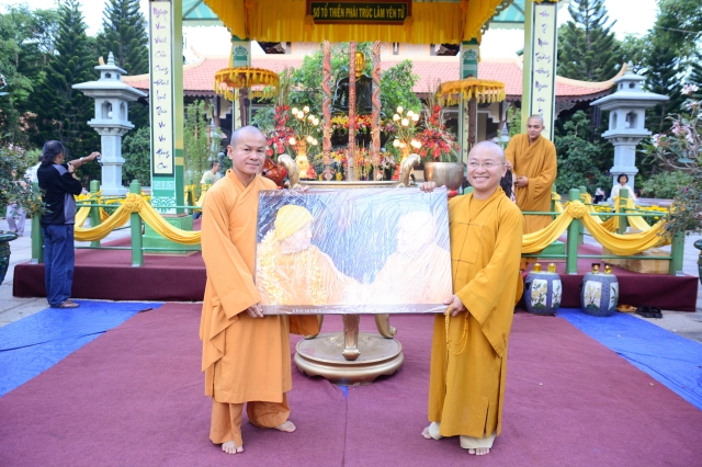 Chùm ảnh: Chùa Giác Ngộ tổ chức hành hương thập tự đầu năm Giáp Ngọ 2014