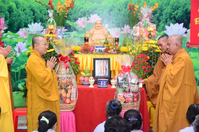 Lễ tưởng niệm GS. TS. Trần Chung Ngọc tại chùa Giác Ngộ nhân tuần thất thứ nhất