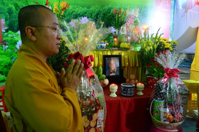 Lễ tưởng niệm GS. TS. Trần Chung Ngọc tại chùa Giác Ngộ nhân tuần thất thứ nhất