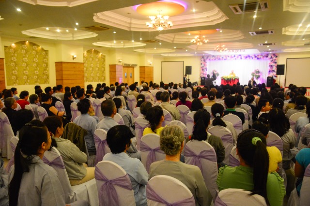 Ghi nhận chuyến du lịch, thuyết giảng và làm từ thiện tại Nha Trang