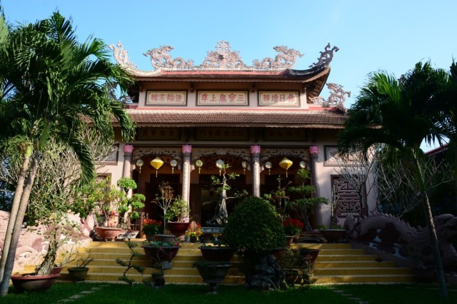 Ghi nhận chuyến du lịch, thuyết giảng và làm từ thiện tại Nha Trang