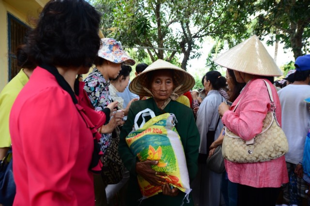 Quỹ Từ Thiện ĐPNN- Chương trình du lịch, nghe pháp và làm từ thiện tại Nha Trang