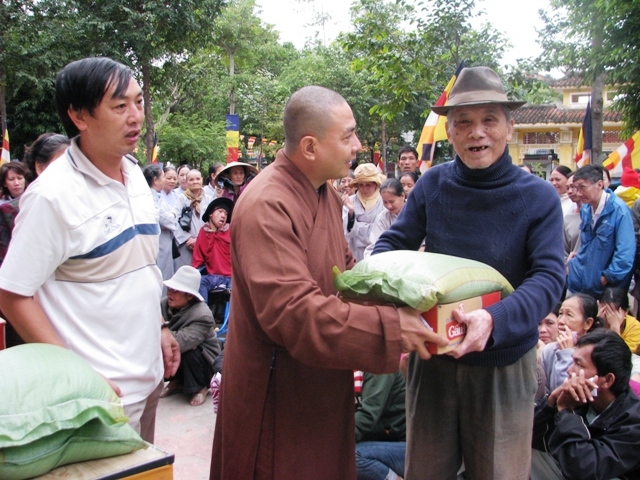 Phật giáo Khánh Hòa làm từ thiện năm 2013 trên 15 tỷ đồng